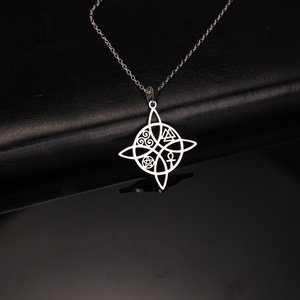 Collier religieux Nœud de Sorcière, Nœud Trinitaire Irlandais, Pendentif Triple Spirale en Acier Inoxydable, Amulette pour la Foi et l'Amitié - Product Image 5