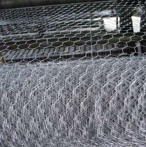 Malla de alambre hexagonal galvanizada <span class=keywords><strong>para</strong></span> aves de corral, malla de cadena de hierro <span class=keywords><strong>para</strong></span> <span class=keywords><strong>gallinero</strong></span>, marcado de límites con orificios pequeños - Product Image 4