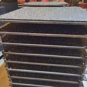 Tappetino in <span class=keywords><strong>Gomma</strong></span> EPDM Antiscivolo 100*100*25mm Personalizzabile per Palestra con Fondo Concavo Convesso e Fibbia per Pavimentazione Interna - Product Image 5