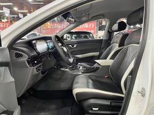 Baojun RC-6 : l'âme du fastback, SUV avec une hauteur au sol optimisée, où le coupé rencontre le crossover pour les jeunes et les audacieux. - Product Image 4