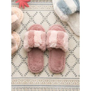 Salon d'hiver pour la maison Chaussons Tripper Design pour le confort et le style - Product Image 1