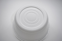 Cuvettes en plastique jetables micro-ondables écologiques du bassin rond blanc pp de 30oz avec le couvercle