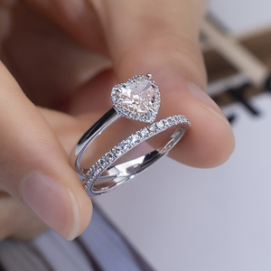 Anillo <span class=keywords><strong>solitario</strong></span> de <span class=keywords><strong>diamante</strong></span> de laboratorio de corazón VS HPHT Rosa 1.3CT personalizado de <span class=keywords><strong>oro</strong></span> de 18 quilates de 1/2" - Product Image 2
