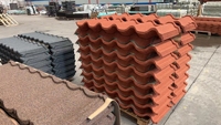 Ubin Milano merah 0.4 lembar atap aluminium ubin Shingle Romawi berlapis batu baja untuk rumah Panel baja bergelombang