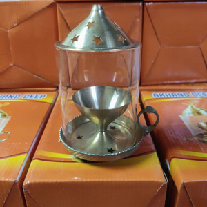 ตะเกียงน้ำมันทองเหลืองแท้ Akhand diya พร้อมฝาครอบแก้ว ทำด้วยมือ ไส้ตะเกียงปรับได้ ที่วางเทียนตกแต่งสำหรับบ้านในเทศกาล Deepawali - Product Image 1