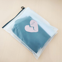 Sacs refermables personnalisés recyclés pour l'emballage des vêtements, pochette en plastique, sac poly avec fermeture éclair, sac refermable givré pour vêtements
