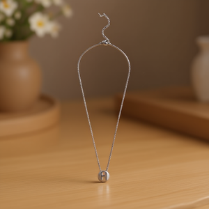 Collana in acciaio inossidabile con ciondolo a H monofacciale da 1 cm per donna, accessorio gioiello - Product Image 3