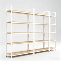 Staal-houten multi-laagse display- en opbergsysteem voor supermarkt, keuken, schoenen, kleding en jassen.