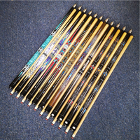 En gros, Queue de billard économique multi-styles avec fût en érable, prise lisse, pointe de 13 mm, queue de billard 1/2 économique, embout décoré, queue de club de haute qualité