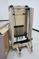 Machine d'exercice compacte pour femmes, prête à être expédiée, à prix abordable, pour entraînement de base, lit de réforme en bois réglable et pliable