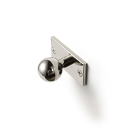 Poignée de porte ronde moderne finition chrome avec rosette carrée, serrure pour chambre et salle de bain