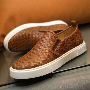 1 1 zapatos de tabla informales hechos a mano de marca de moda sin cordones tejidos de cuero transpirable de verano - Product Image 3