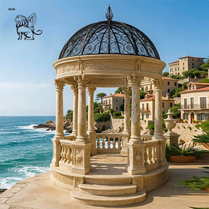 Pavillon de jardin extérieur de luxe en marbre et pierre, style colonne romaine européenne, avec dôme en fer ajouré noir, pour projets hôteliers et de complexes de villégiature - Product Image 4