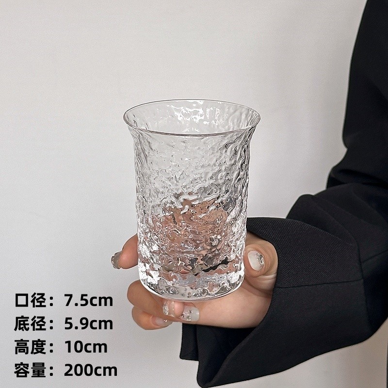 Tasse en verre martelé