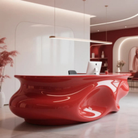 Bureau d'accueil moderne imprimé en 3D, rouge, extensible, structure complexe courbée, monobloc, pour bureaux, hôtels, centres commerciaux, en PETG