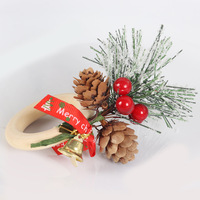 Handgemaakte Kerst Ceder Rood Fruit Servet Ring Gevuld Houten Servet Gesp Met Bel Voor Vakantie Decoraties