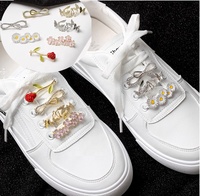 Vente en gros d'accessoires de chaussures pour femmes personnalisés décoration de chaussures de sport en cristal avec strass avec breloque en métal pour lacet
