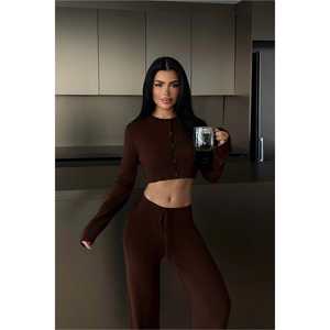 ชุดเซ็ตเสื้อผ้าถักไหมพรมสีน้ำตาลเข้ม - Product Image 3