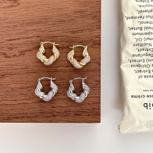 ต่างหูเงินทรงครัวซองต์ประดับเพทาย สไตล์ฝรั่งเศส เรียบหรู ดูดี มีระดับ ใช้งานได้หลากหลาย - Product Image 2