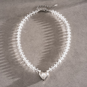 Collier avec pendentif en forme de cœur plaqué argent, avec zircone cubique et chaîne de perles d'imitation pour femmes, à porter au quotidien, romantique - Product Image 2