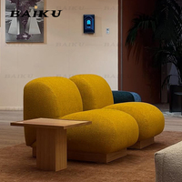Fauteuil de salon moderne minimaliste en bois massif avec design dégradé de couleur, adapté au salon et à la chambre à coucher.