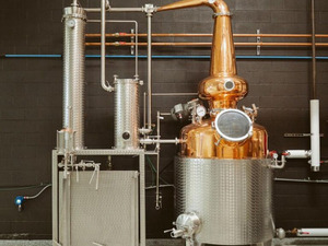 Alambic hybride en cuivre rouge de 1500 L pour la distillation de whisky, <span class=keywords><strong>gin</strong></span>, vodka, brandy, <span class=keywords><strong>rhum</strong></span> - Product Image 3