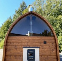 Cabine de sauna extérieure de style igloo avec véranda ouverte, sauna en bois naturel pour 4 à 6 personnes avec toit en bardeaux d'asphalte pour jardin