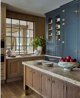 Vermonhouzz Armoires de cuisine blanches de style campagnard français sur mesure avec portes en verre à cadre noir pour l'hôtellerie