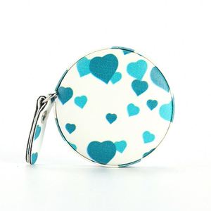 Cinta métrica retráctil de cuero PU azul cielo con forma redonda para medir el cuerpo, mini cinta métrica portátil con llavero - Product Image 5