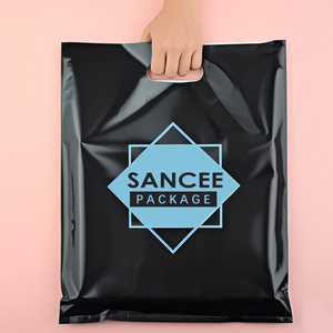 Bolsa de compras personalizada con nombre de <span class=keywords><strong>marca</strong></span> Logotipo personalizado Impreso Boutique Embalaje de ropa Bolsas de plástico con asa troquelada - Product Image 2