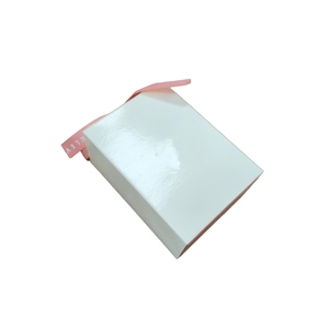 Boîte à bijoux élégante personnalisée en carton rose en forme de livre, <span class=keywords><strong>emballage</strong></span> cadeau avec gaufrage, laminage mat, revêtement UV, matériaux recyclés - Product Image 2