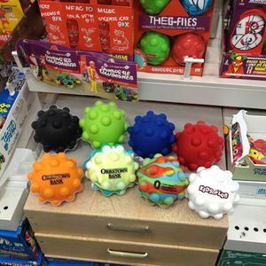 ของเล่นบีบซิลิโคน 3 มิติ รูปทรงรุ้ง พิมพ์โลโก้ได้ตามต้องการ ใช้ซ้ำได้ บรรเทาความเครียด สำหรับเด็กผู้ชายอายุ 14 ปี ของเล่น VK Toysrunner - Product Image 6