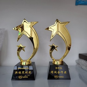 Regali di benvenuto per bambini con trofeo di cristallo in metallo a stella di fascia alta personalizzato - Product Image 6