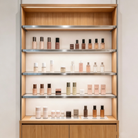 Étagère murale LED en bois clair pour présentoir cosmétique, comptoir îlot à niveaux ronds, bureau de réception incurvé pour salon de beauté