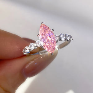 Женское кольцо с фианитом, 18 карат - Product Image 4