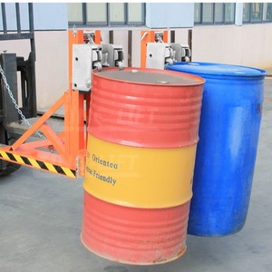 Pince à fût double pour chariot élévateur, diamètre 585 mm, acier, pour la manutention de fûts en plastique, utilisation logistique en usine - Product Image 2