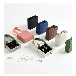Boîte à bijoux portable en plastique avec logo personnalisé, boîte de rangement carrée pour bagues, emballage cadeau, fabricant en gros - Product Image 2