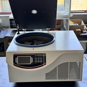 Centrifugeuse réfrigérée à basse vitesse Drawell TD4-CXC/iTD4-CXC 4x250ml avec compresseur CFC pour la séparation d'échantillons biologiques - Product Image 2