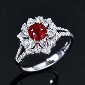 Bague en or 18 carats massif SGARIT, sertie d'un rubis naturel non chauffé de 1,2 ct couleur sang de pigeon et de 82 diamants d'un total de 0,707 ct, bijou de luxe. - Product Image 2