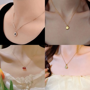 Vente Flash : Collier Ras du Cou de Luxe Rétro Tendance Géométrique pour Femme en Acier Inoxydable Plaqué Or avec Pendentif Zircon – Idéal Cadeau - Product Image 3