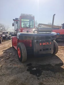 Nearly New 3-ton Heli Diesel Forklift <b>Model</b> H2000 10Ton Forklift with Three Stage Mast Hydraulic Side Shift Solid Tire 4 - Product Image 3