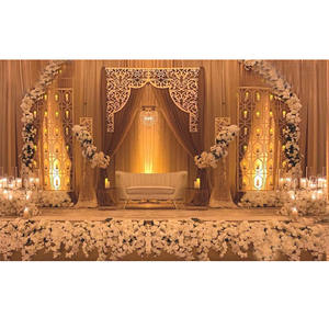 Escenario de Boda con Paredes de Velas en Londres, Escenario de Boda de Ensueño, Paredes de Velas Metálicas, Elegante Escenario de Recepción, Paredes Traseras de Velas - Product Image 1