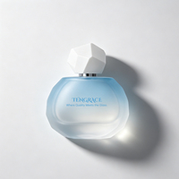 Flacon de parfum en verre givré bleu clair à facettes avec bouchon blanc multi-panneaux, conteneur vide pour vaporisateur de parfum