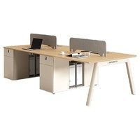 Poste de travail commercial en bois, design simple et moderne, pour quatre à six personnes, avec écran de séparation et chaise de bureau intégrée