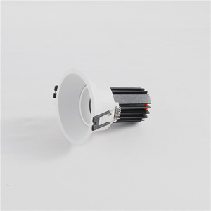 Spot rond en aluminium fait main de style moderne du milieu du siècle pour l'intérieur - Product Image 5