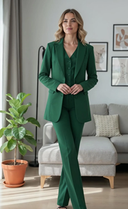 Traje de pantalón verde para mujer, elegante, hecho a mano, de tres piezas, con blazer, chaleco y pantalones acampanados, conjunto formal de primera calidad para oficina - Product Image 2