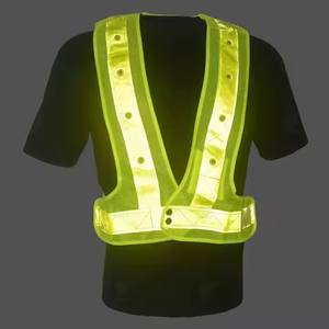 Chaleco LED con ropa de seguridad reflectante de alta visibilidad para deportes al aire libre y recreación - Product Image 4