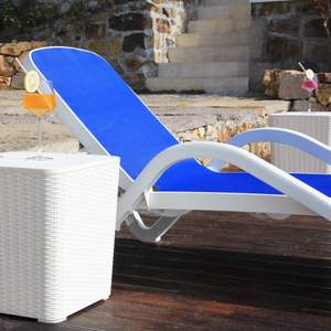 Chaise longue <span class=keywords><strong>de</strong></span> plage moderne en plastique d'extérieur <span class=keywords><strong>avec</strong></span> <span class=keywords><strong>rangement</strong></span> latéral portable pour piscine, plage et cour d'hôtel - Product Image 4
