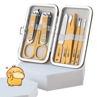 Kit de manucure 8 pièces à thème dessin animé – Coupe-ongles, repousse-cuticules, cure-oreilles, ciseaux en acier au carbone – Soin des ongles et des sourcils