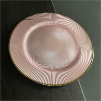 Vente en gros d'assiettes de présentation de luxe à rayures roses et bords dorés pour mariages, hôtels, plats de dîner personnalisables